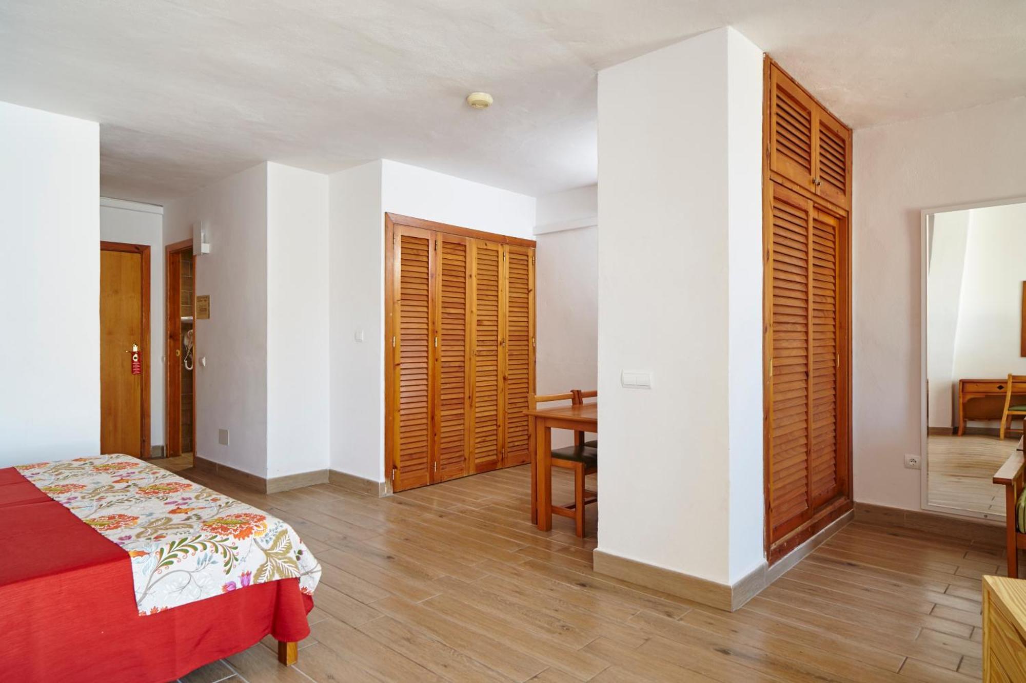 Apartamentos Ses Savines Sant Antoni de Portmany Extérieur photo